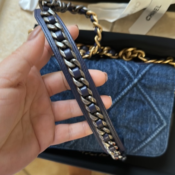 π NWB CHANEL 19 WOC DENIM BAG - Picture 7 of 15